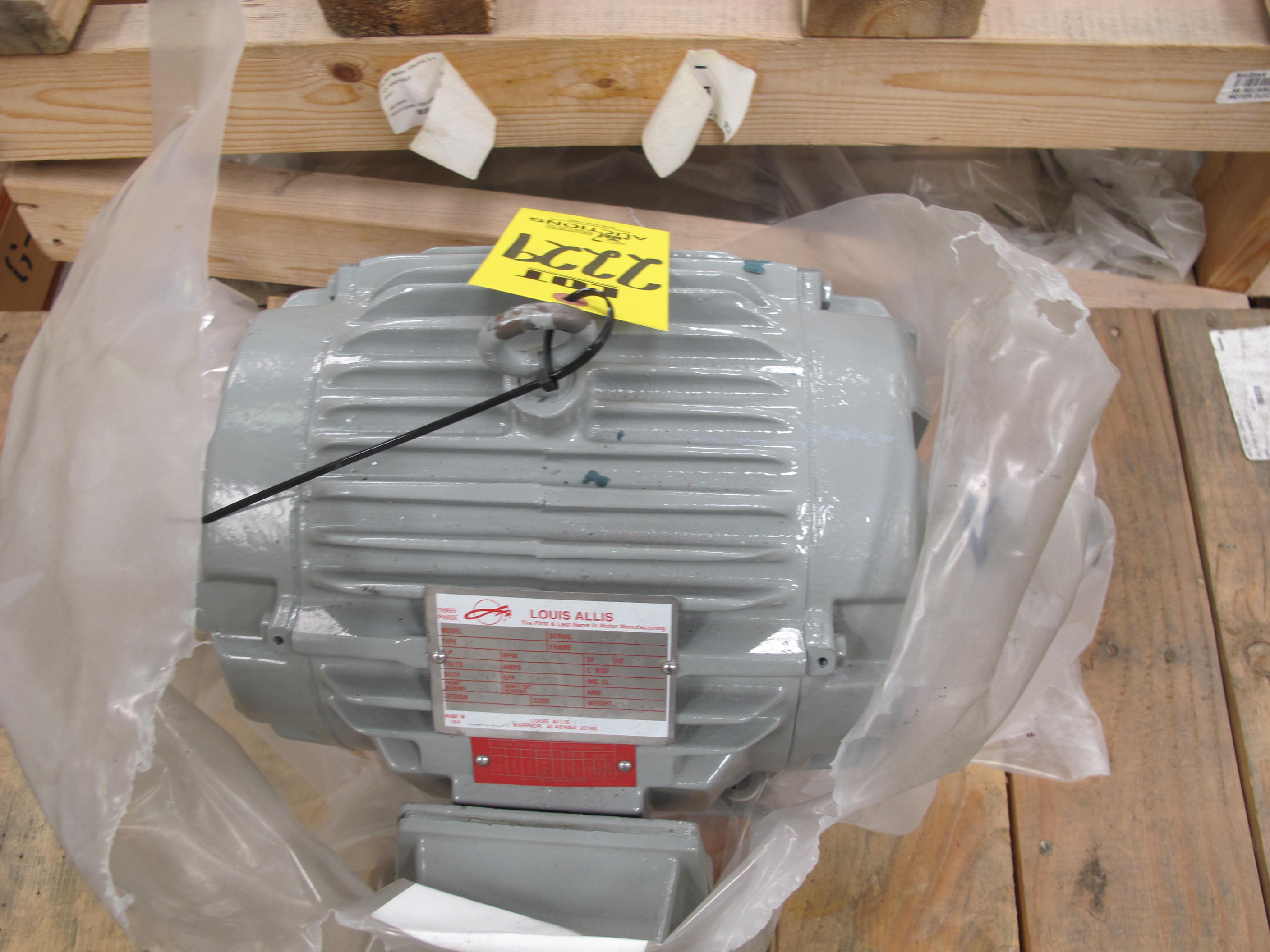 MOTOR, ELECTRIC TYPE, 5 HORSEPOWER, 230/460VAC ELEC RATING, 1200 RPM, L215T FRAME, TENV ENCLOSURE, CONTINUOUS DUTY, 1.15 SERVICE FACTOR. INCLUDES SPECIAL EPOXY PAINT AND PROTECTIVE COATING ON THE SHAFT BEHIND COUPLING. (W-44) LOADING & HANDLING FEE $15-